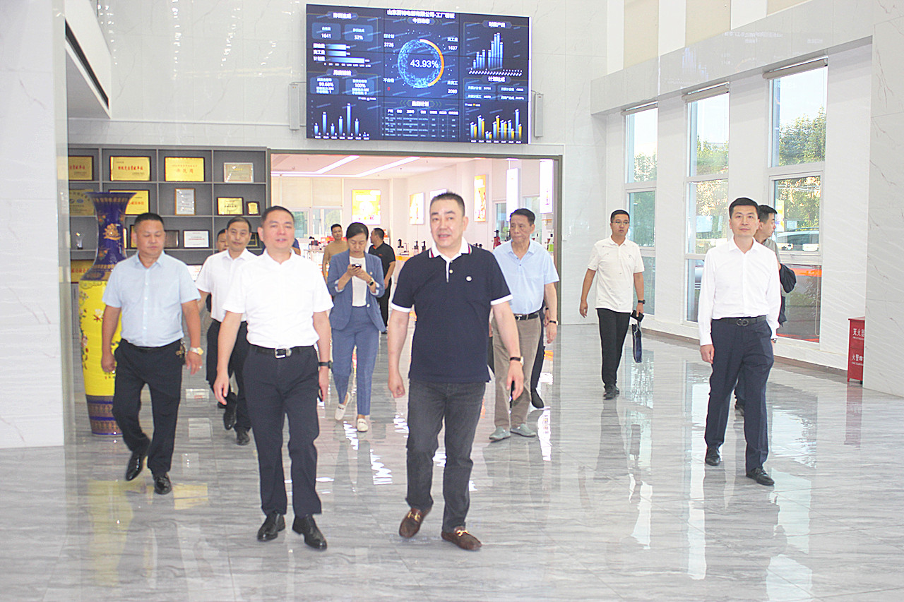 ���f�и����L(zh��ng)����һ���W�R���f���Ĵ��̕�(hu��)�{(di��o)�����L(f��ng)